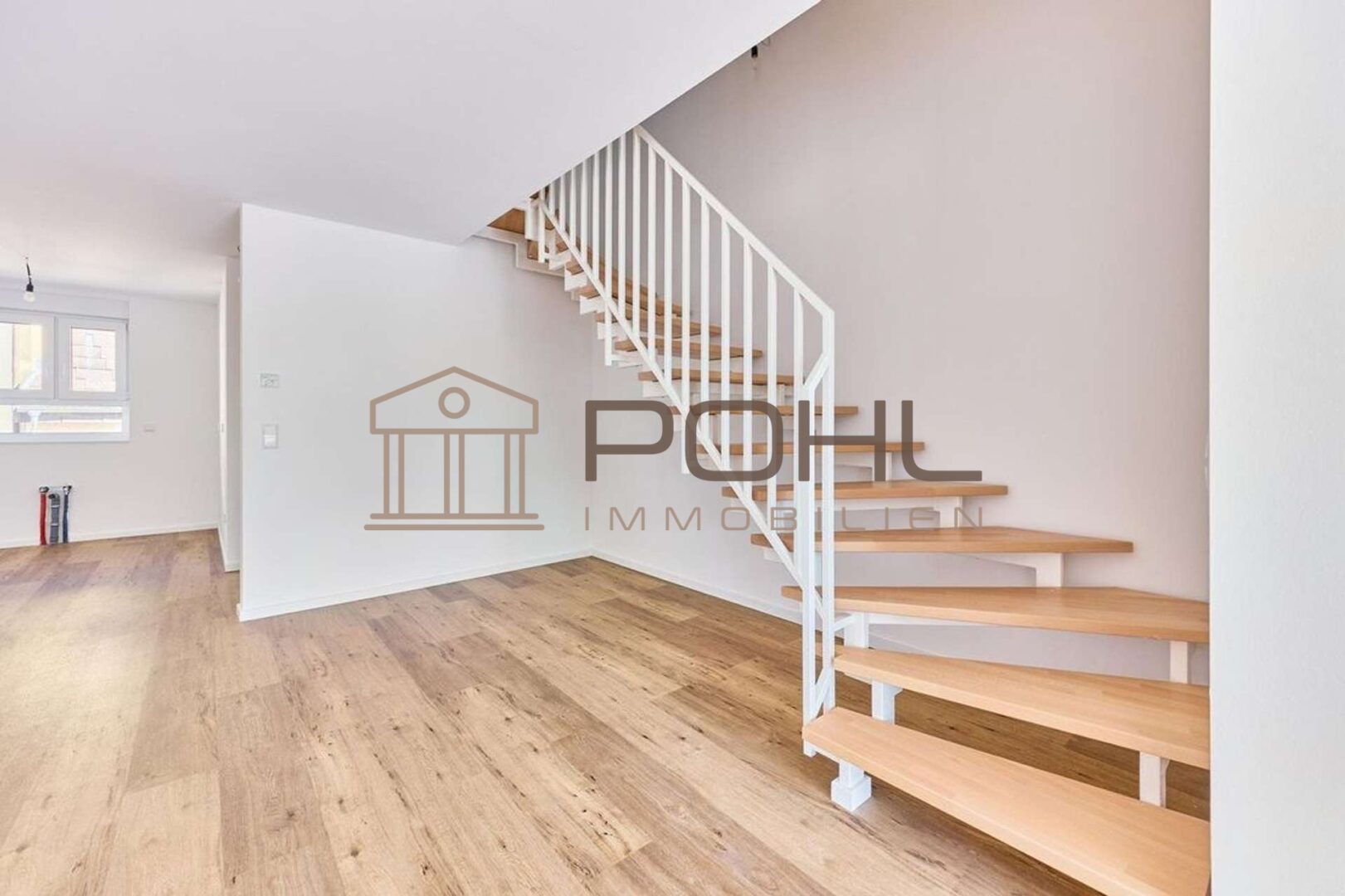 aa2bc637-d95e-4137-9b3b-bae67b73bd36-1893290182