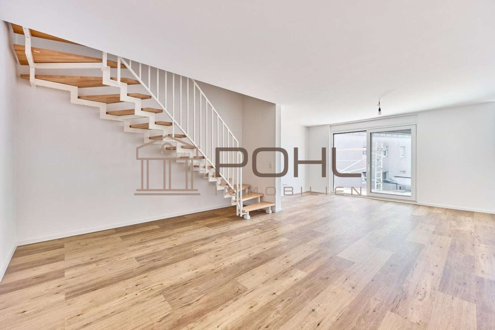 32d61c77-0f00-494a-afd1-621eefeab590-1893290191