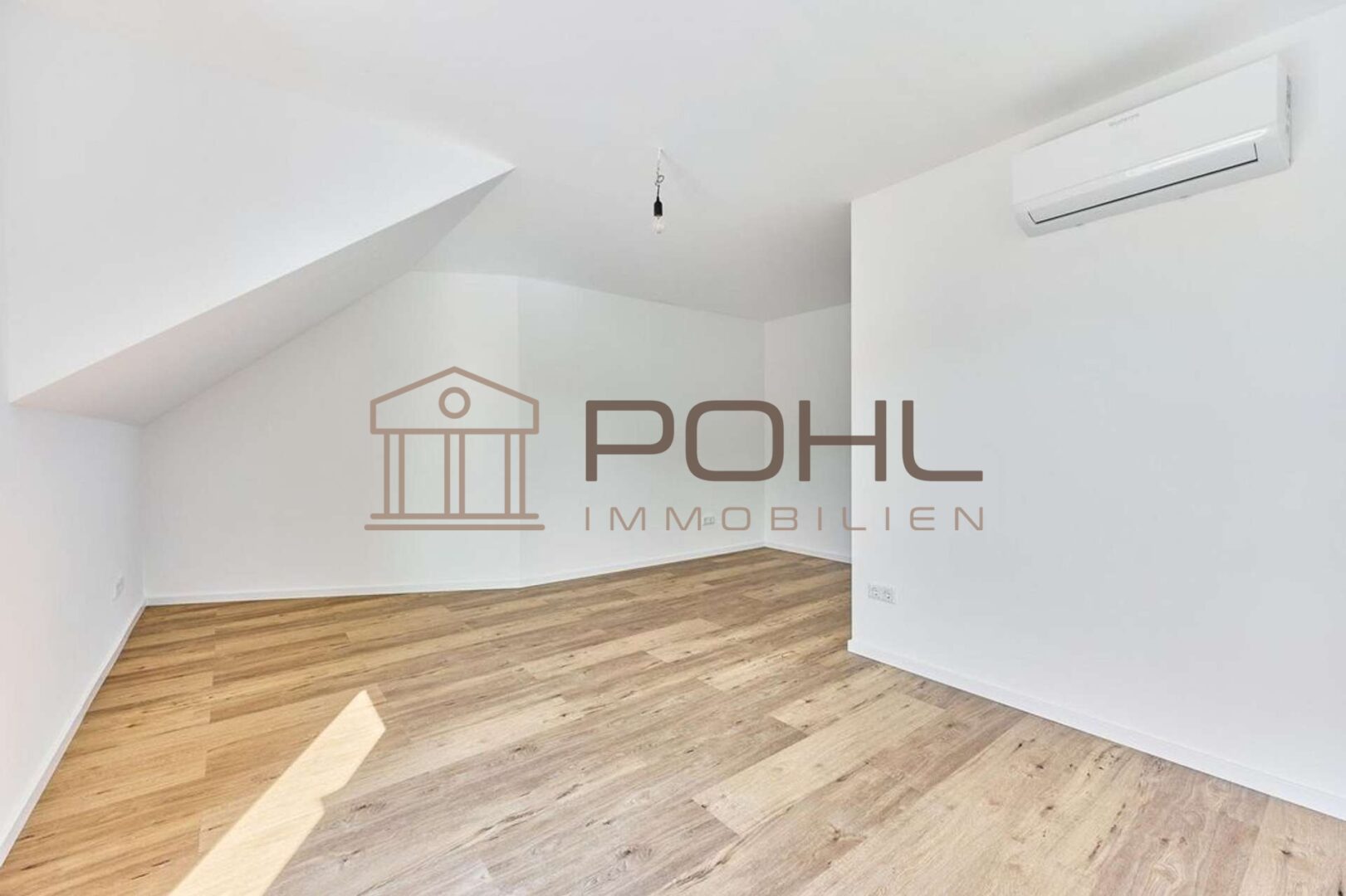 61fe6f2a-2652-4502-b46a-d0e9829d723e-1893290329